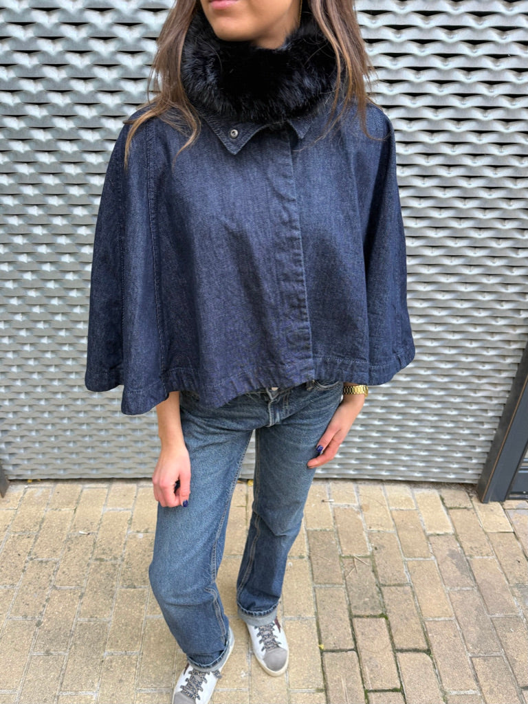 Cuello de pelo rodondo negro