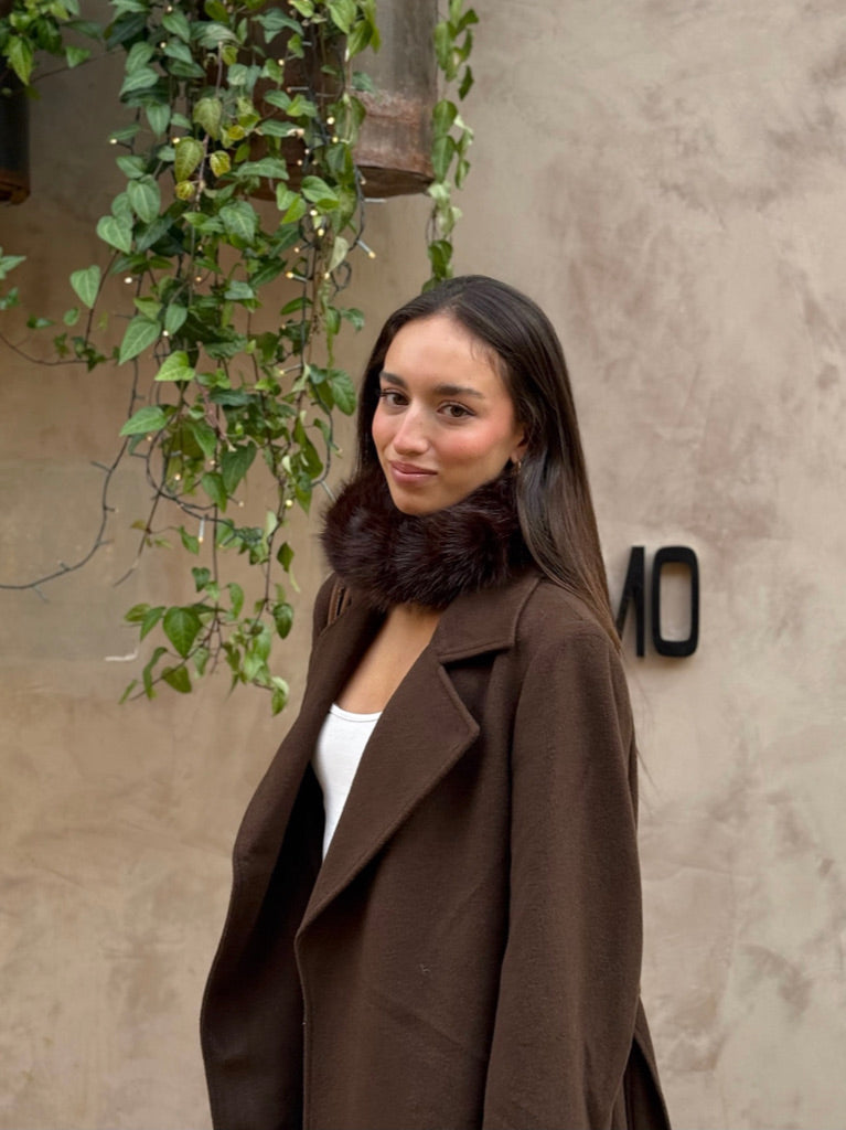 Cuello de pelo rodondo chocolate