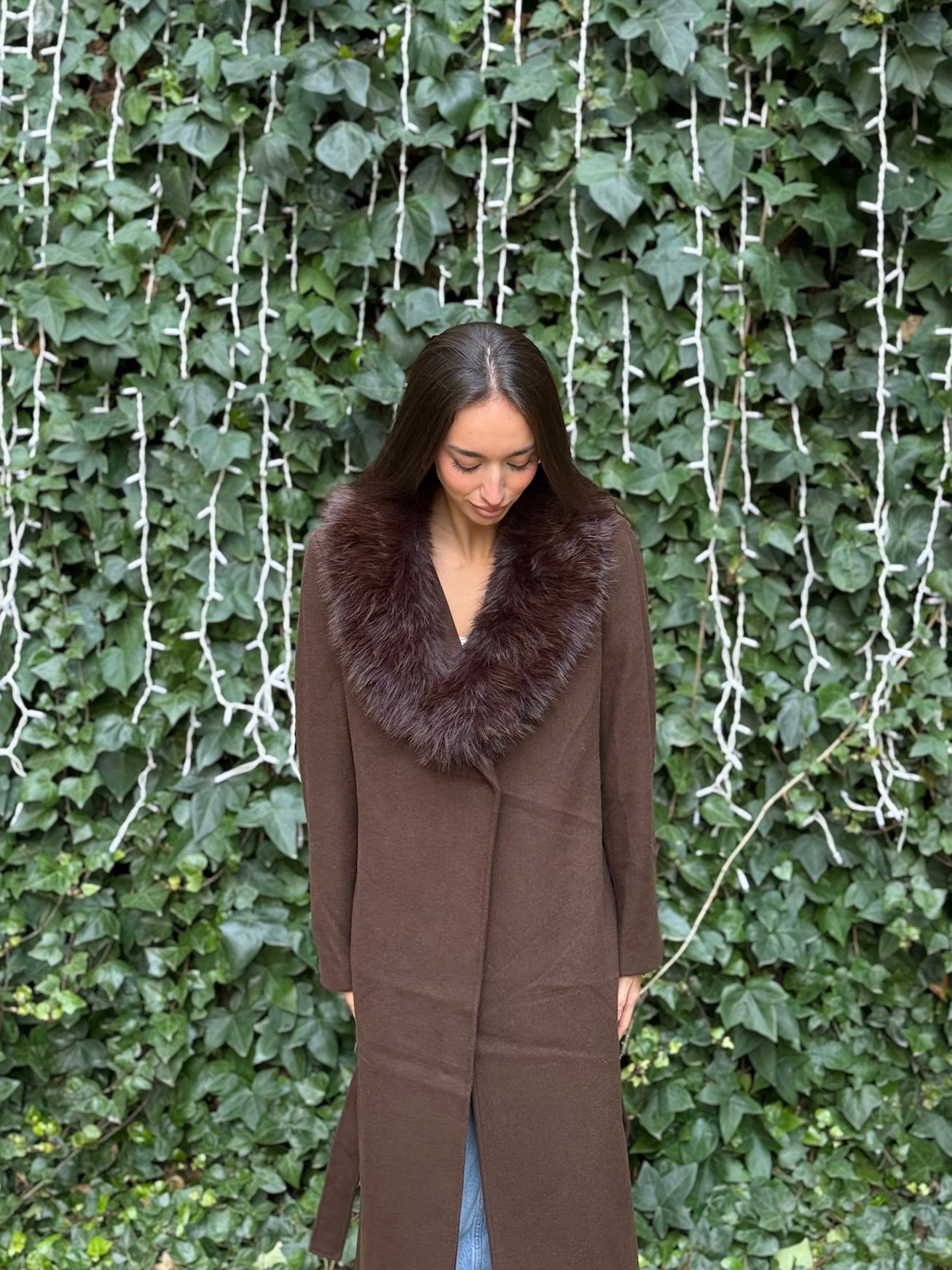 Cuello de pelo marrón oscuro