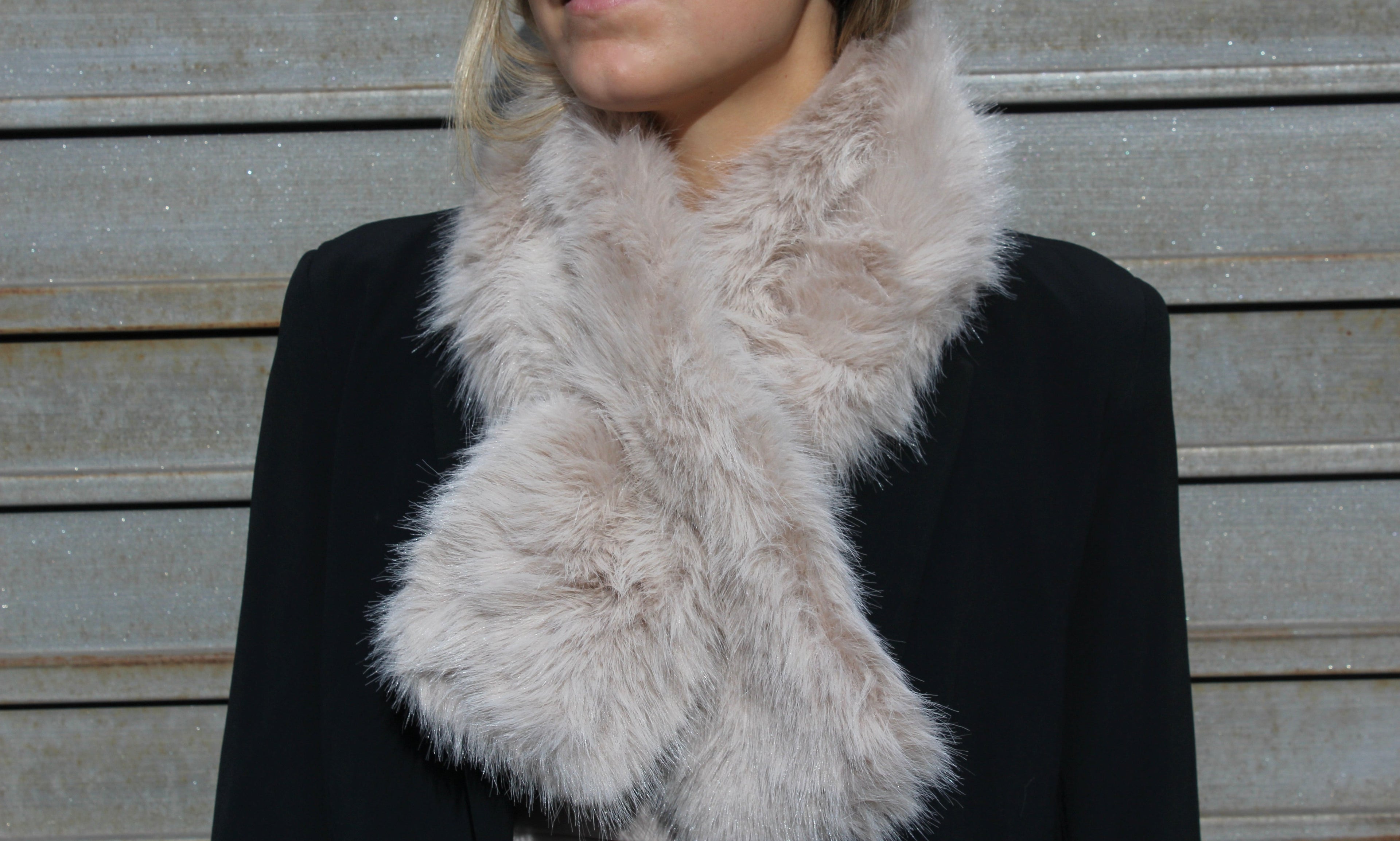 Cuello de pelo blanco zorro